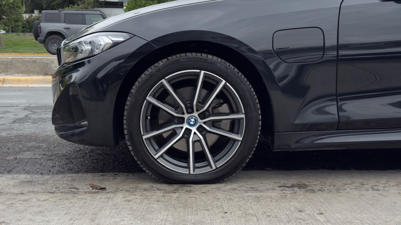 BMW 330E HYBRID 2024