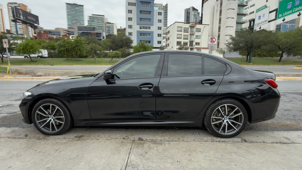 BMW 330E HYBRID 2024