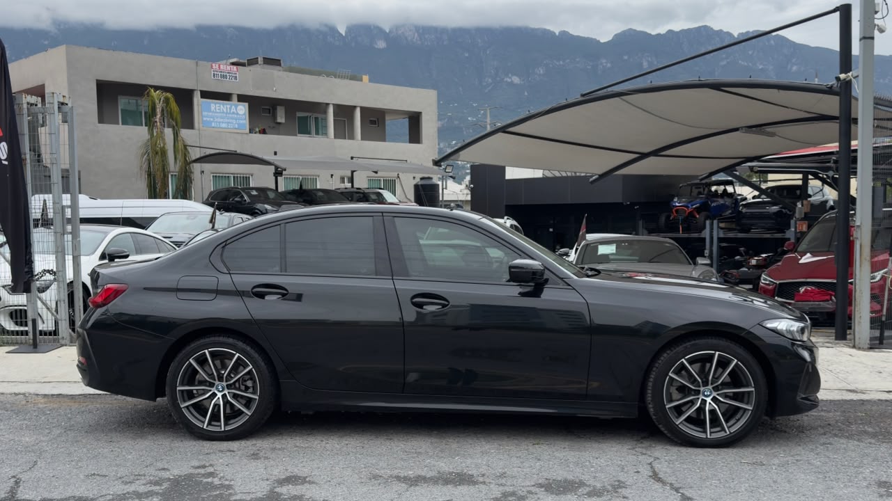 BMW 330E HYBRID 2024