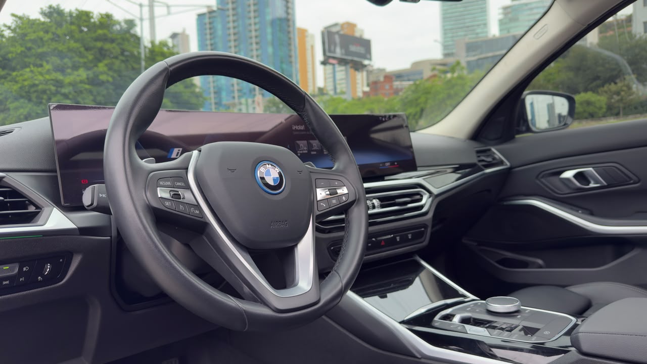 BMW 330E HYBRID 2024