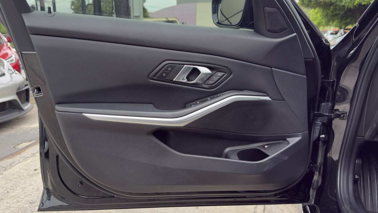 BMW 330E HYBRID 2024