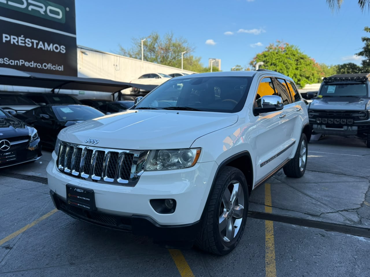 GRAND CHEROKEE OVERLAND