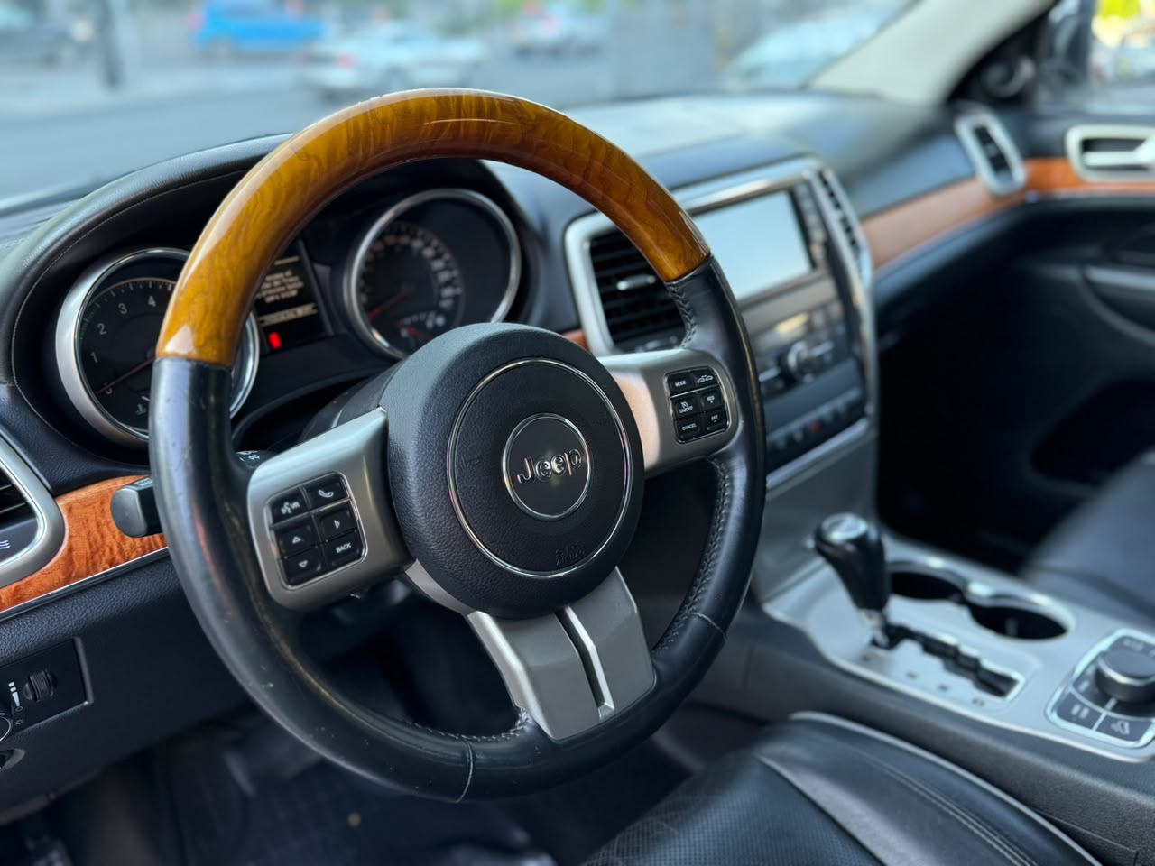 GRAND CHEROKEE OVERLAND