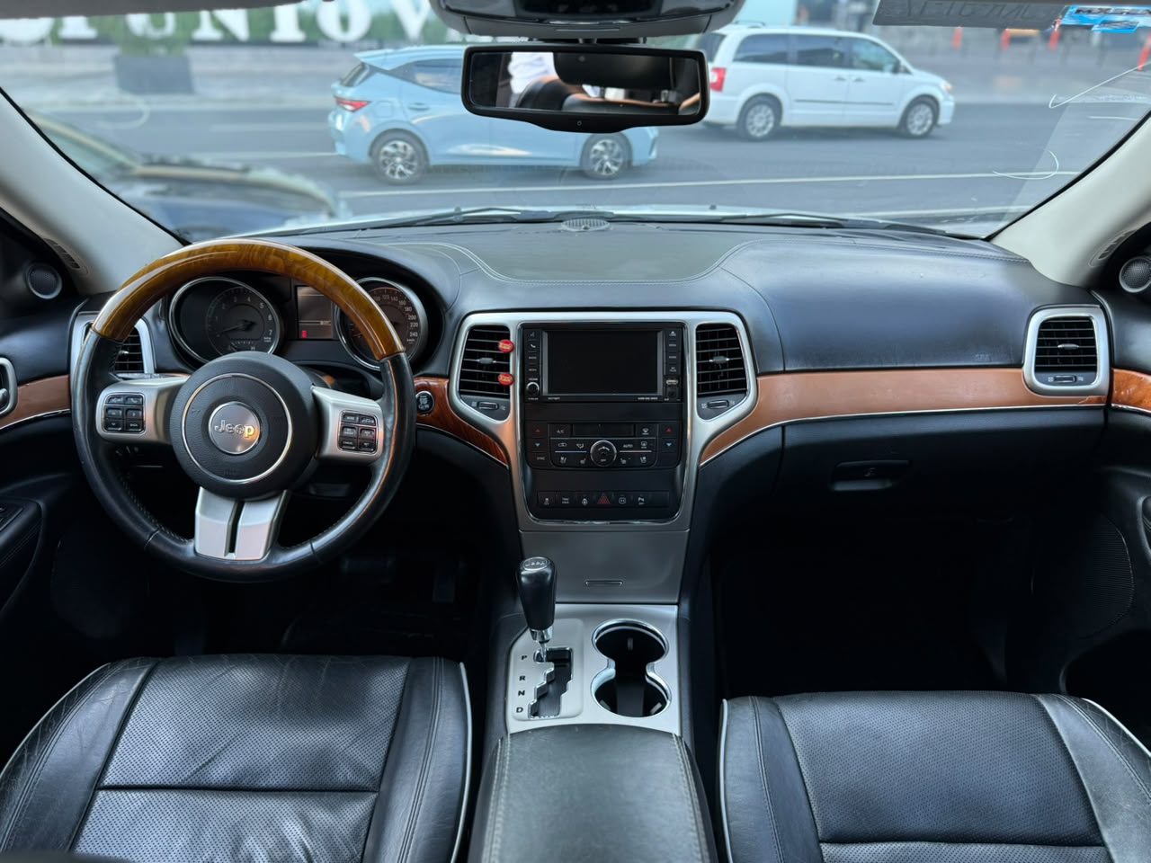 GRAND CHEROKEE OVERLAND