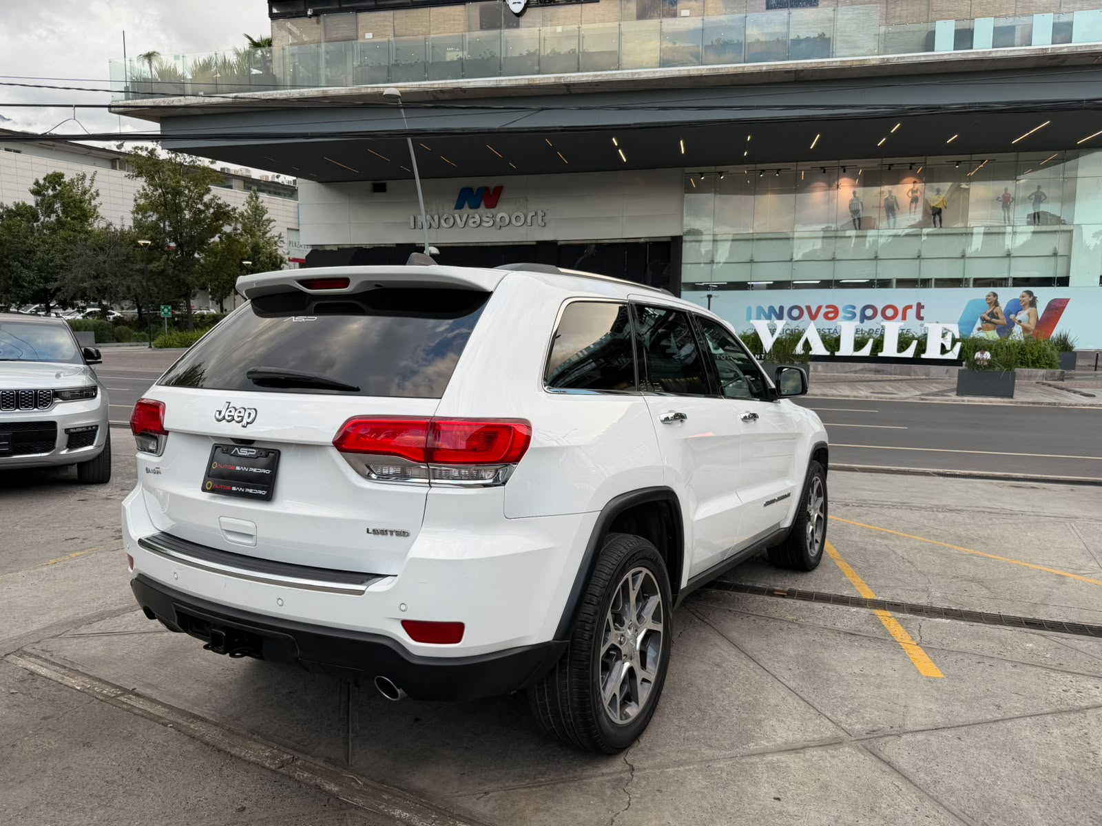 GRAND CHEROKEE LIMITED LUJO
