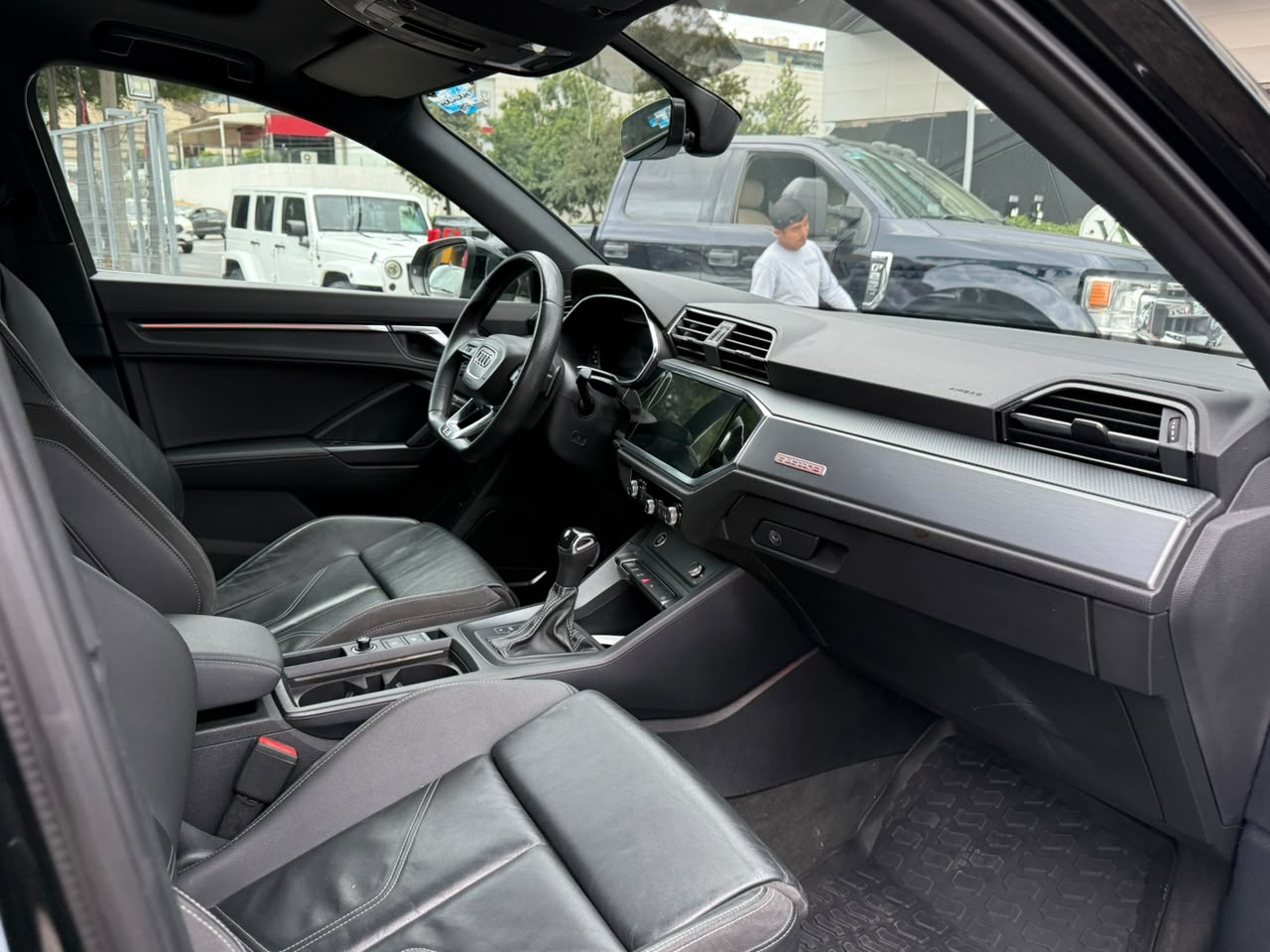 Q3 SB 40 TFSI S LINE