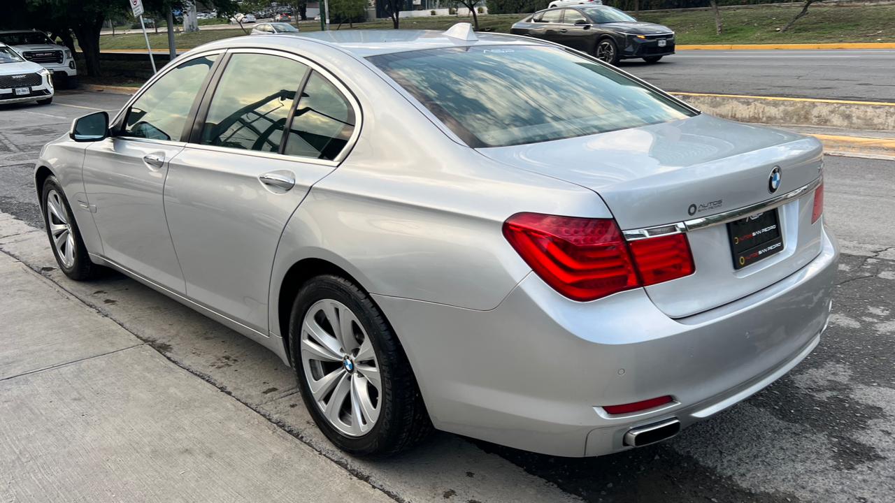 BMW 740IA 2011