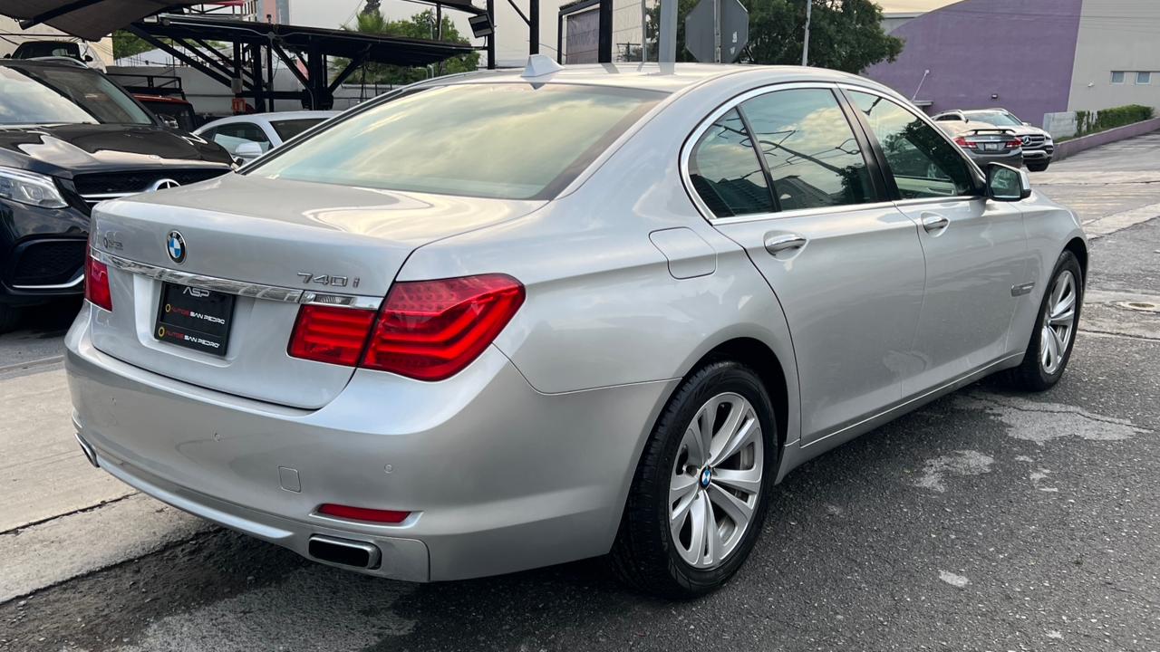 BMW 740IA 2011