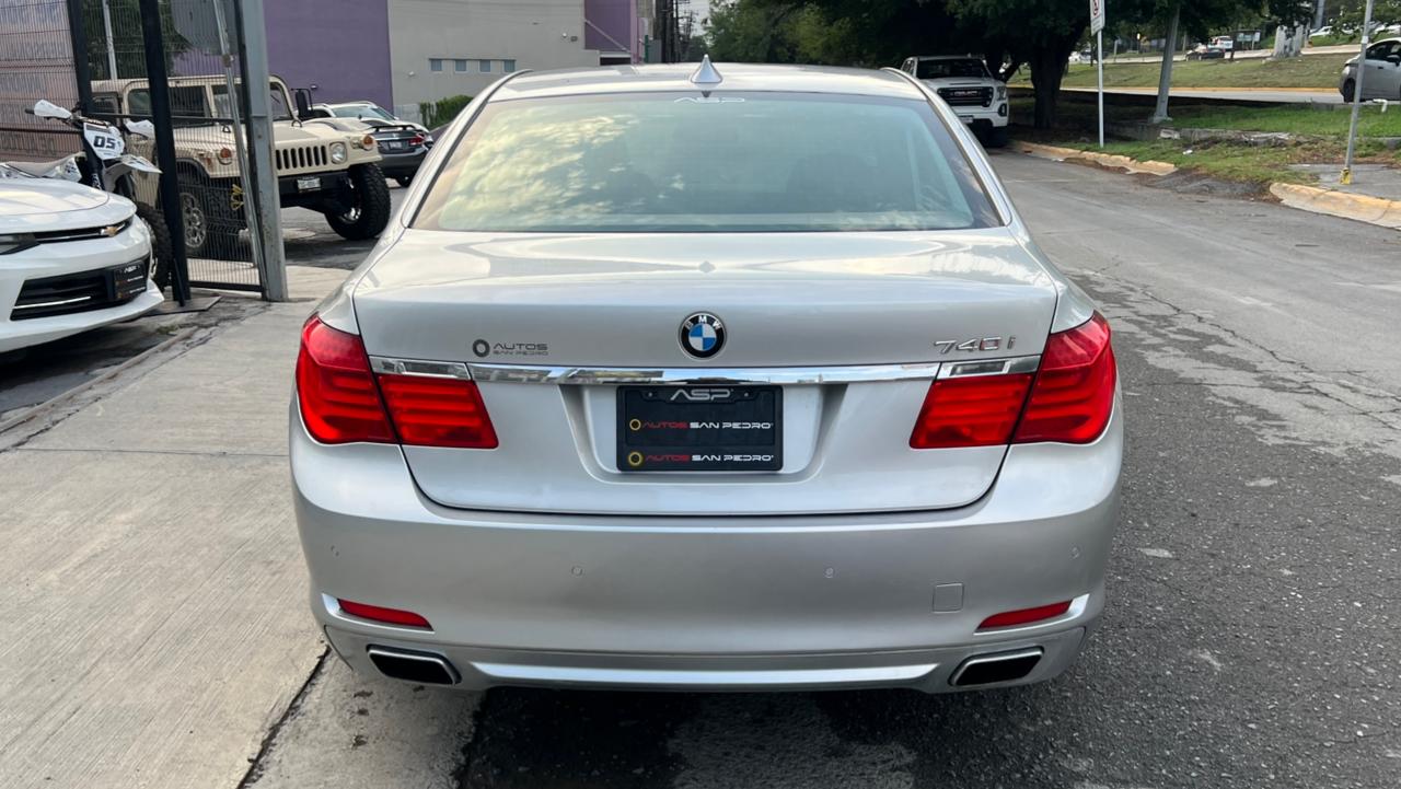 BMW 740IA 2011