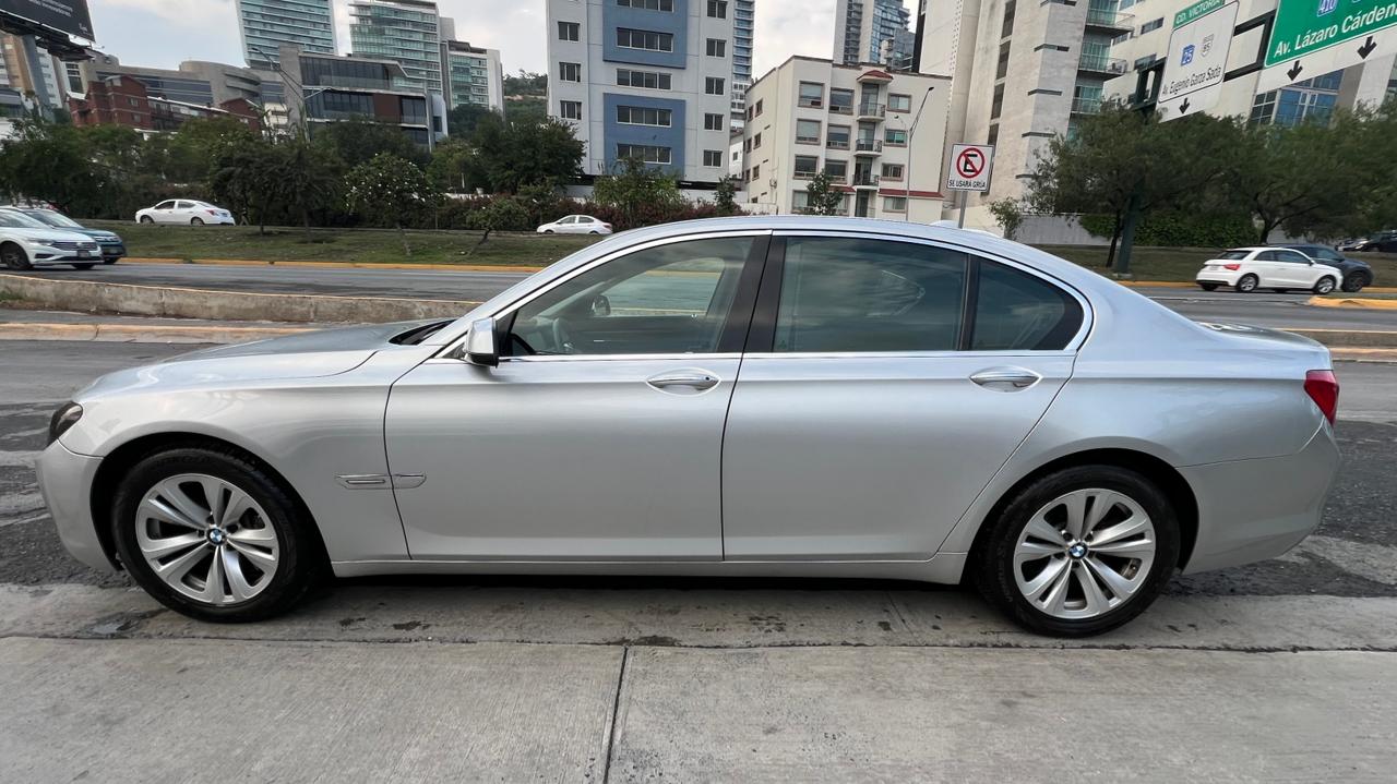 BMW 740IA 2011