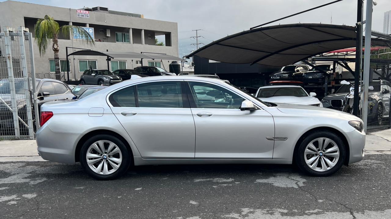 BMW 740IA 2011