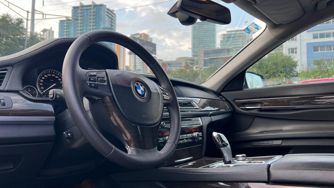 BMW 740IA 2011