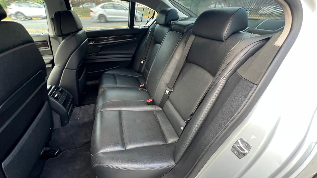 BMW 740IA 2011