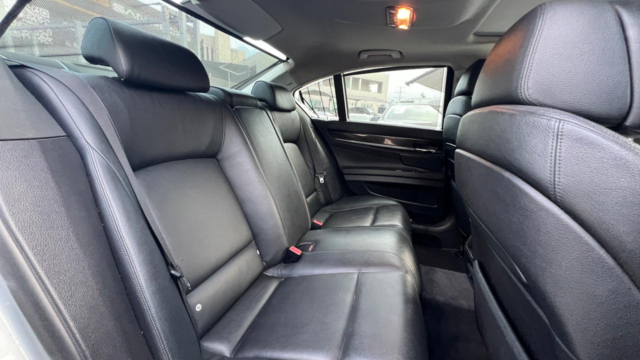 BMW 740IA 2011