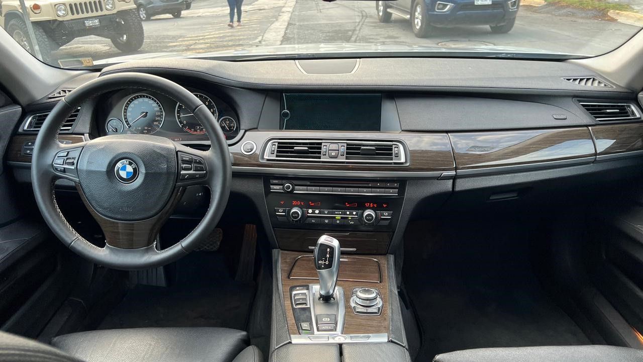 BMW 740IA 2011