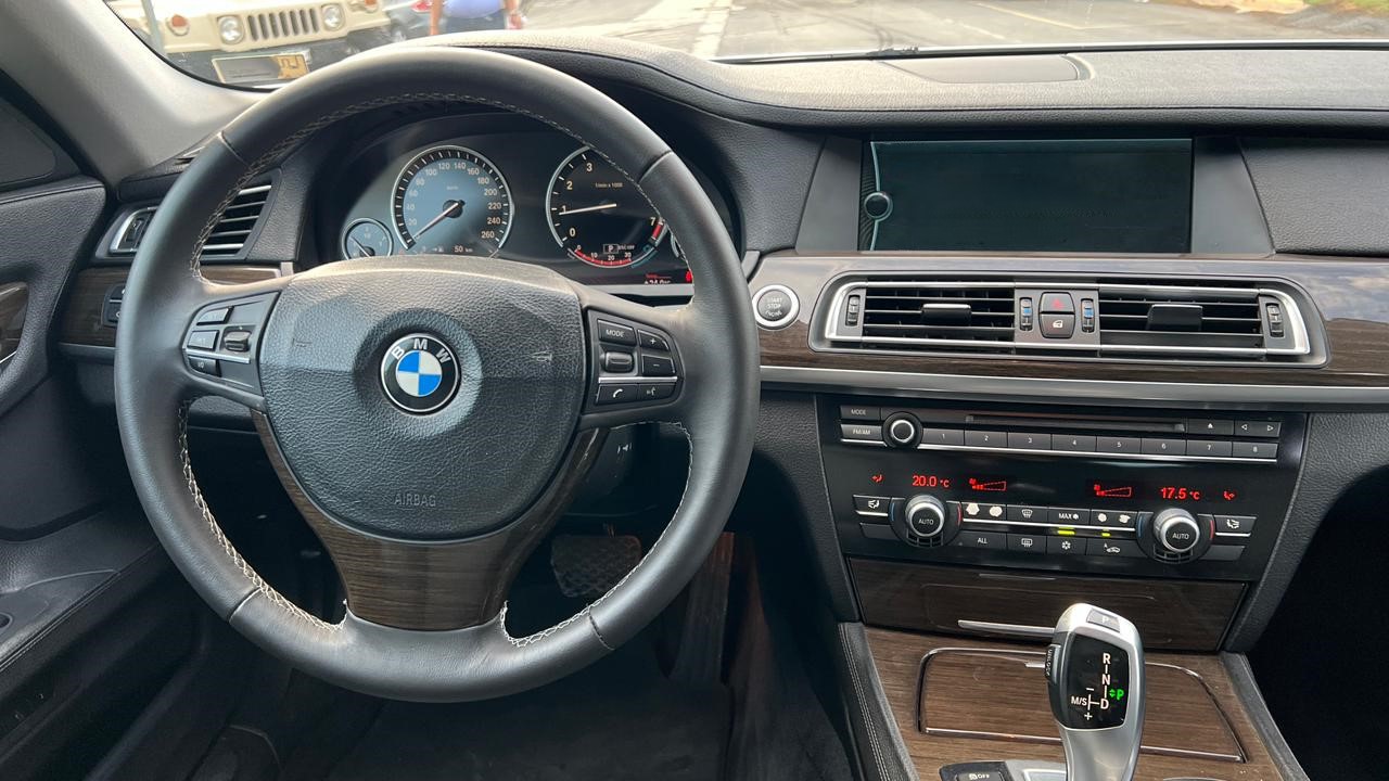 BMW 740IA 2011