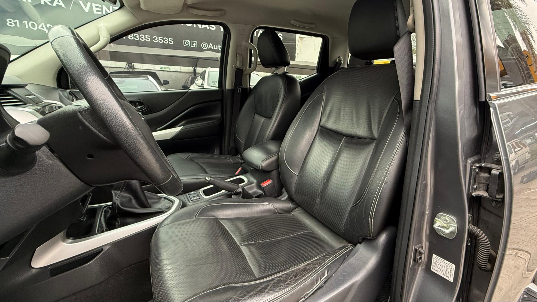Nissan NP300 Frontier LE Midnight Edition
