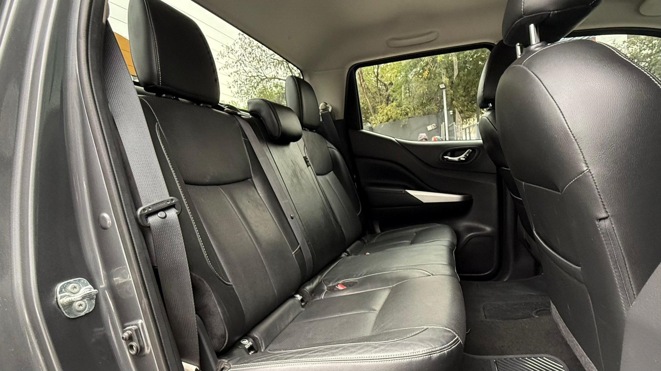 Nissan NP300 Frontier LE Midnight Edition