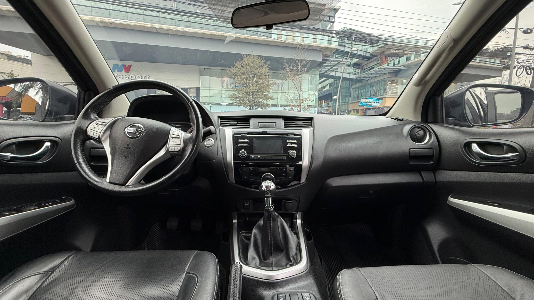 Nissan NP300 Frontier LE Midnight Edition