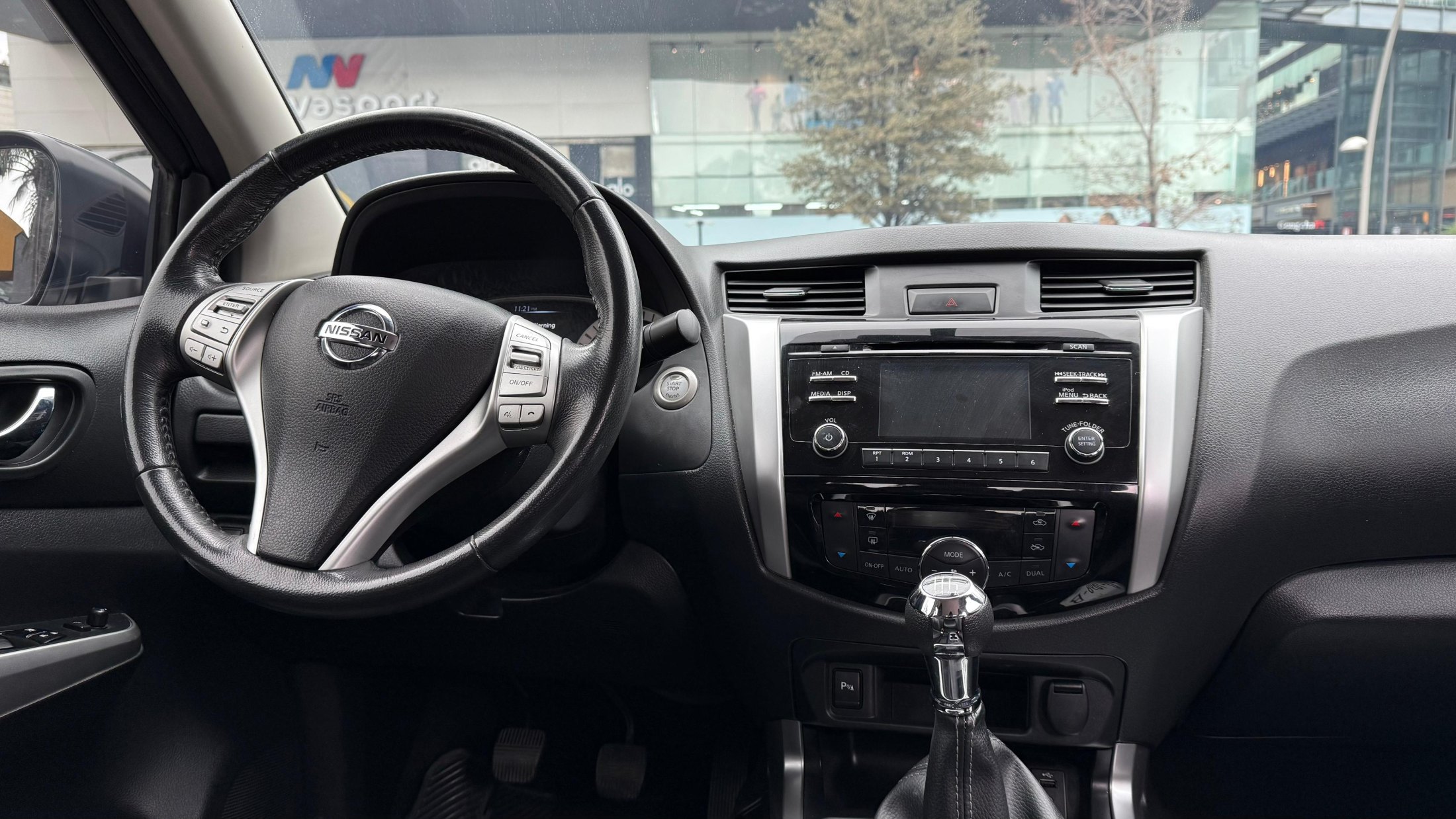 Nissan NP300 Frontier LE Midnight Edition