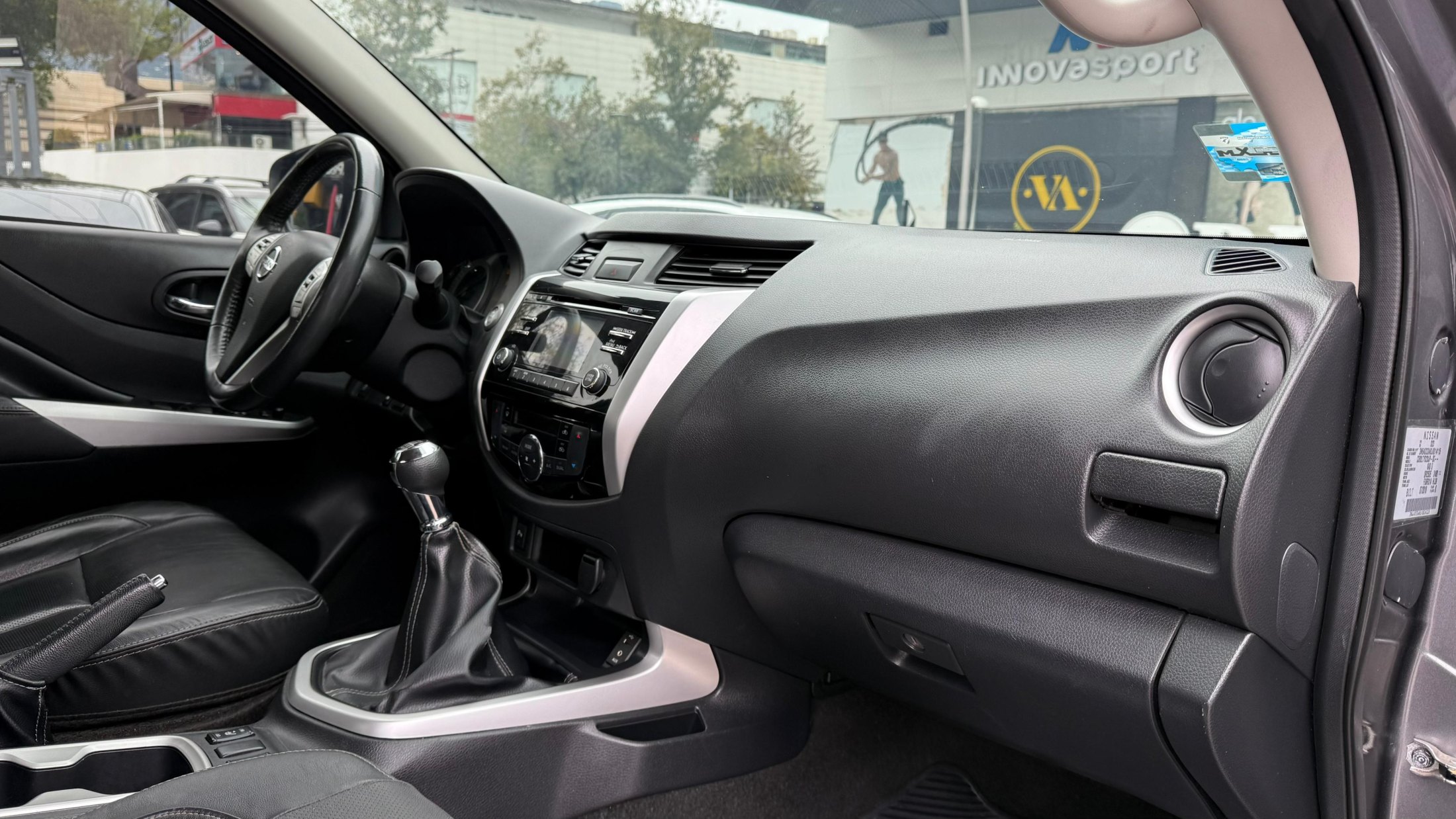 Nissan NP300 Frontier LE Midnight Edition
