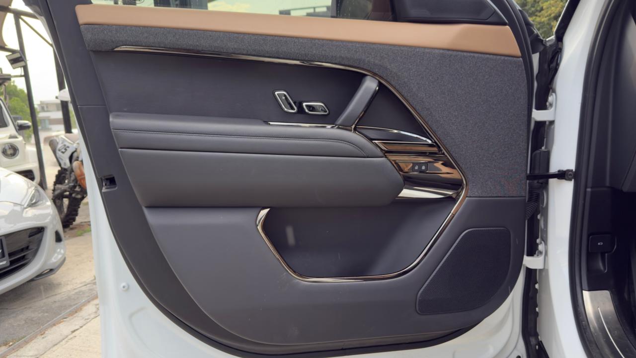 LAND ROVER RANGE ROVER AUTOBIOGRAPHY 2024