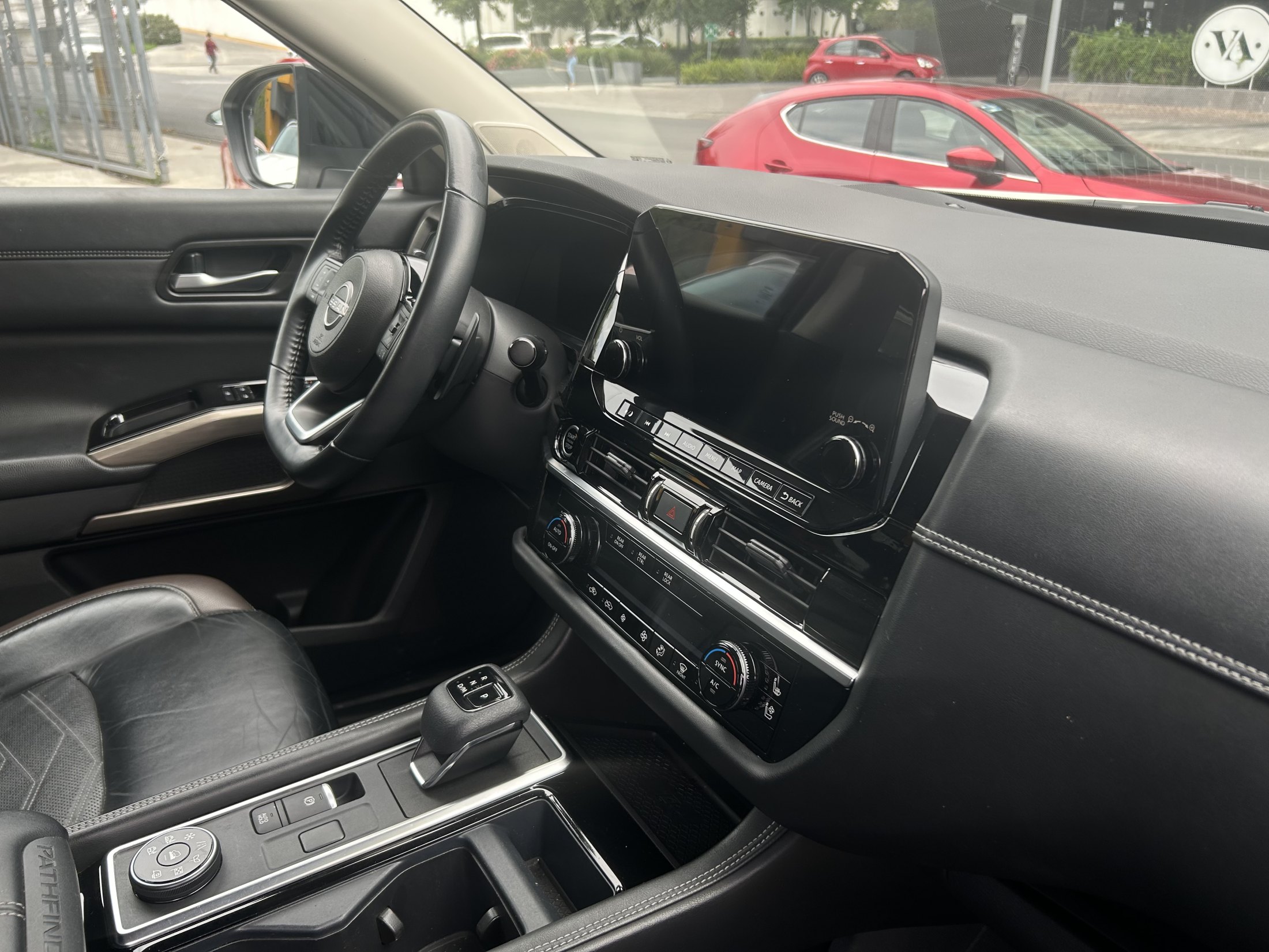 Nissan Pathfinder Platinum