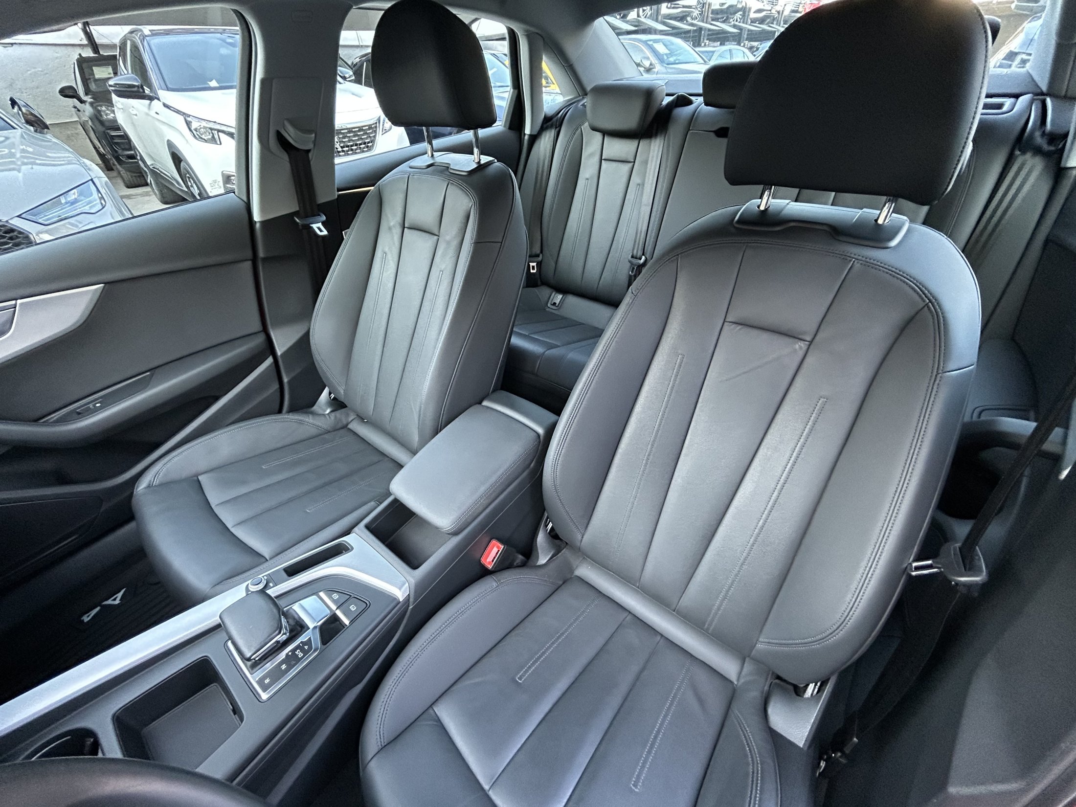 Audi A4 Select