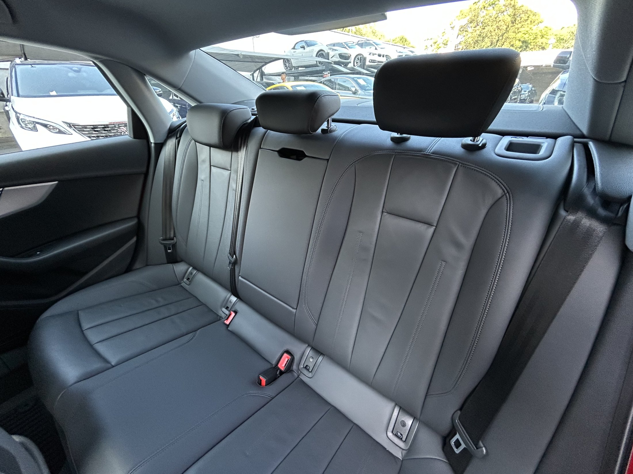 Audi A4 Select