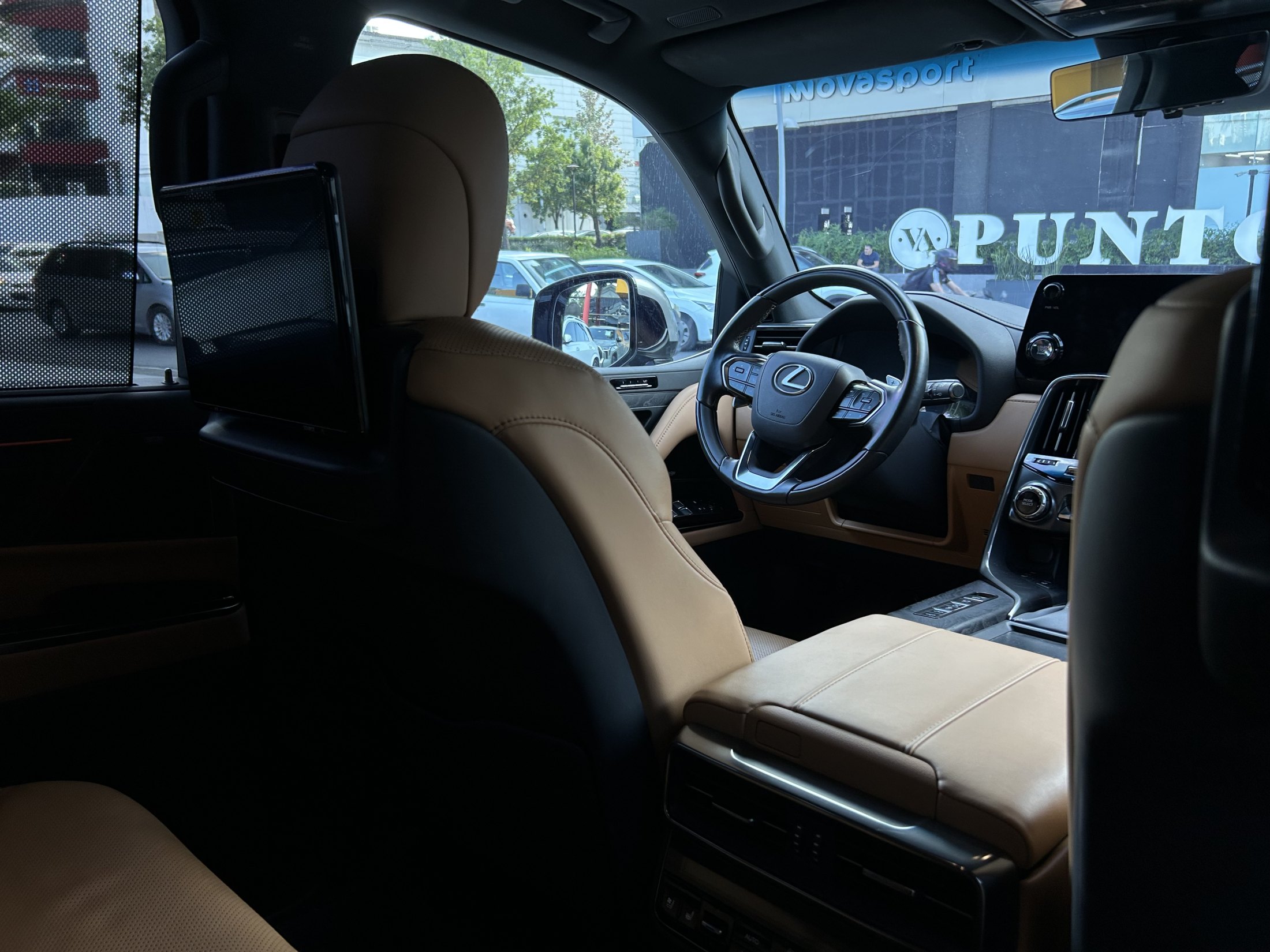 Lexus LX600 Luxury