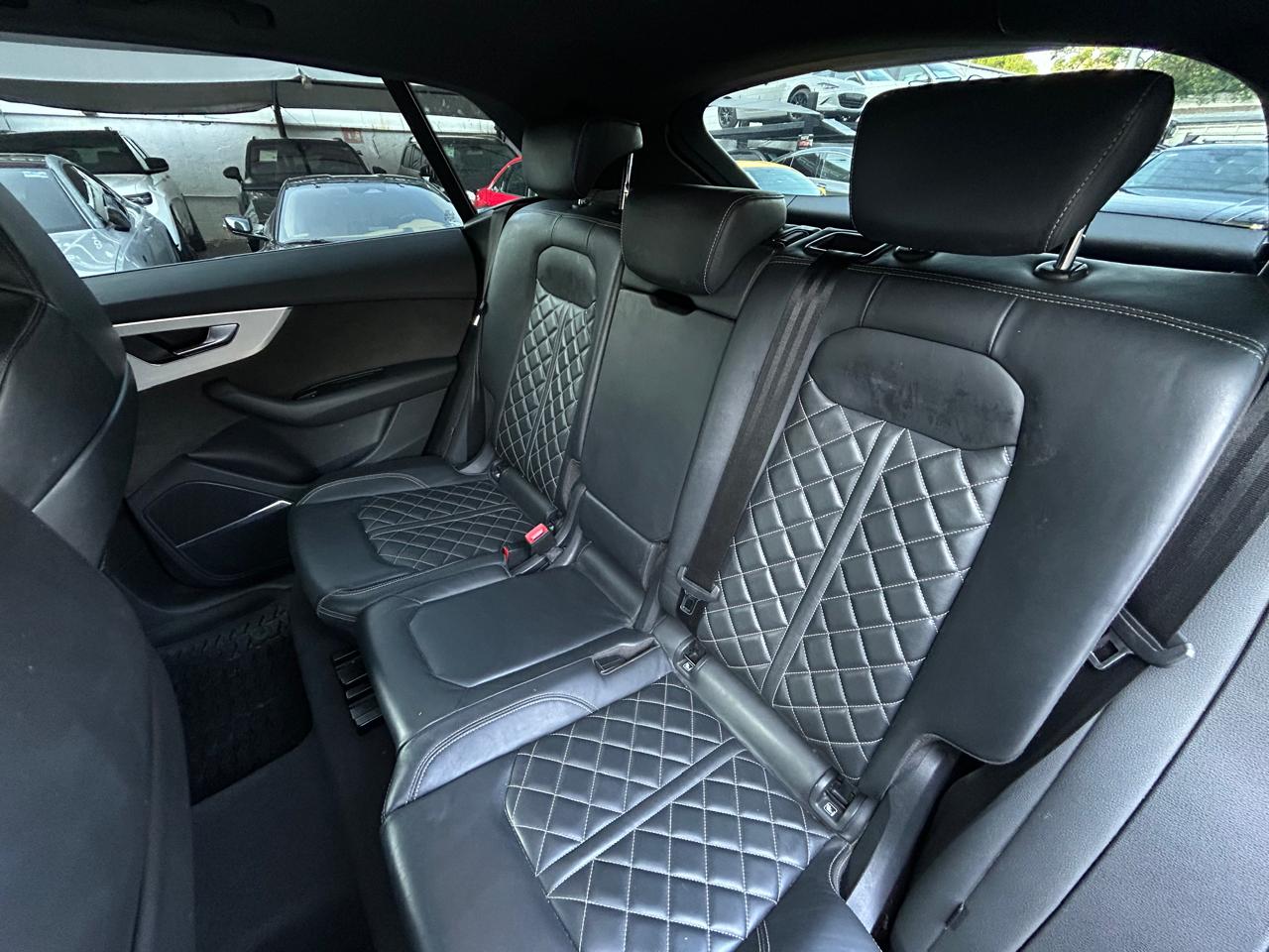 Audi Q8 S Line