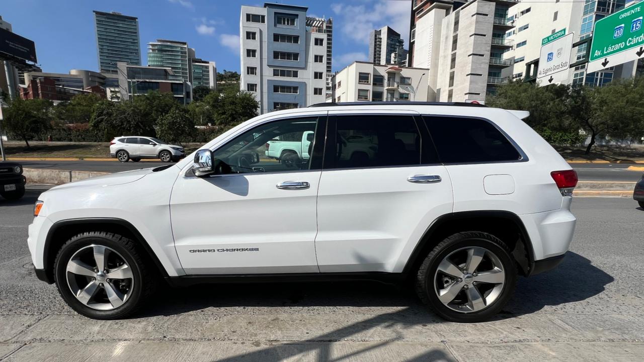 JEEP GRAND CHEROKEE LIMITED LUJO V8 4X4 2016