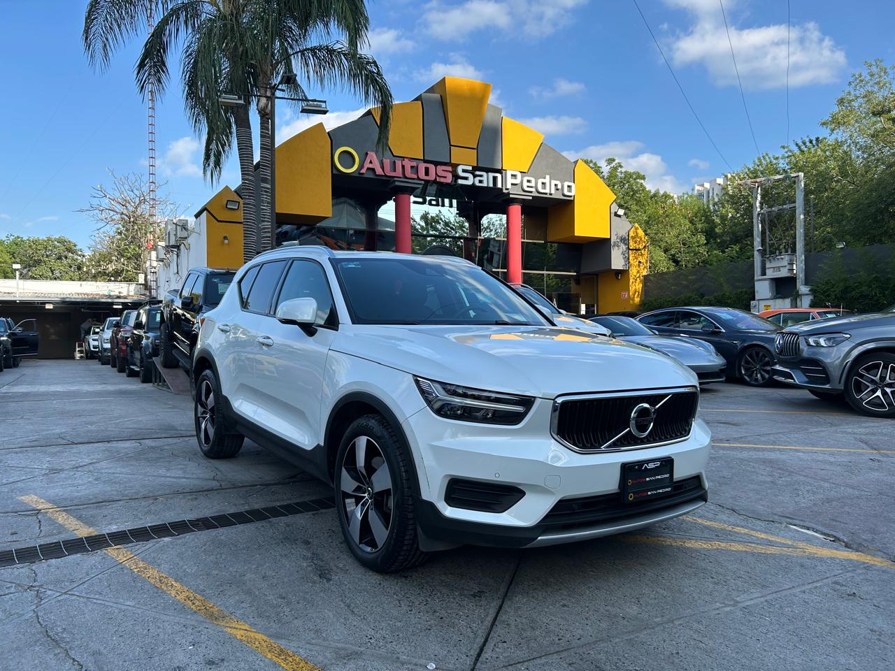 VOLVO XC40 MMENTUM T4