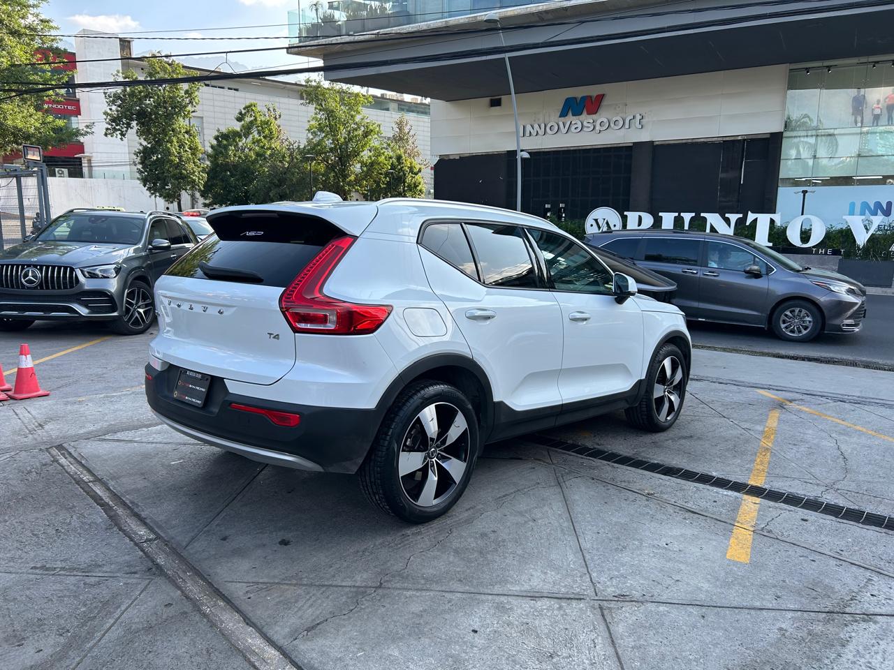 VOLVO XC40 MMENTUM T4