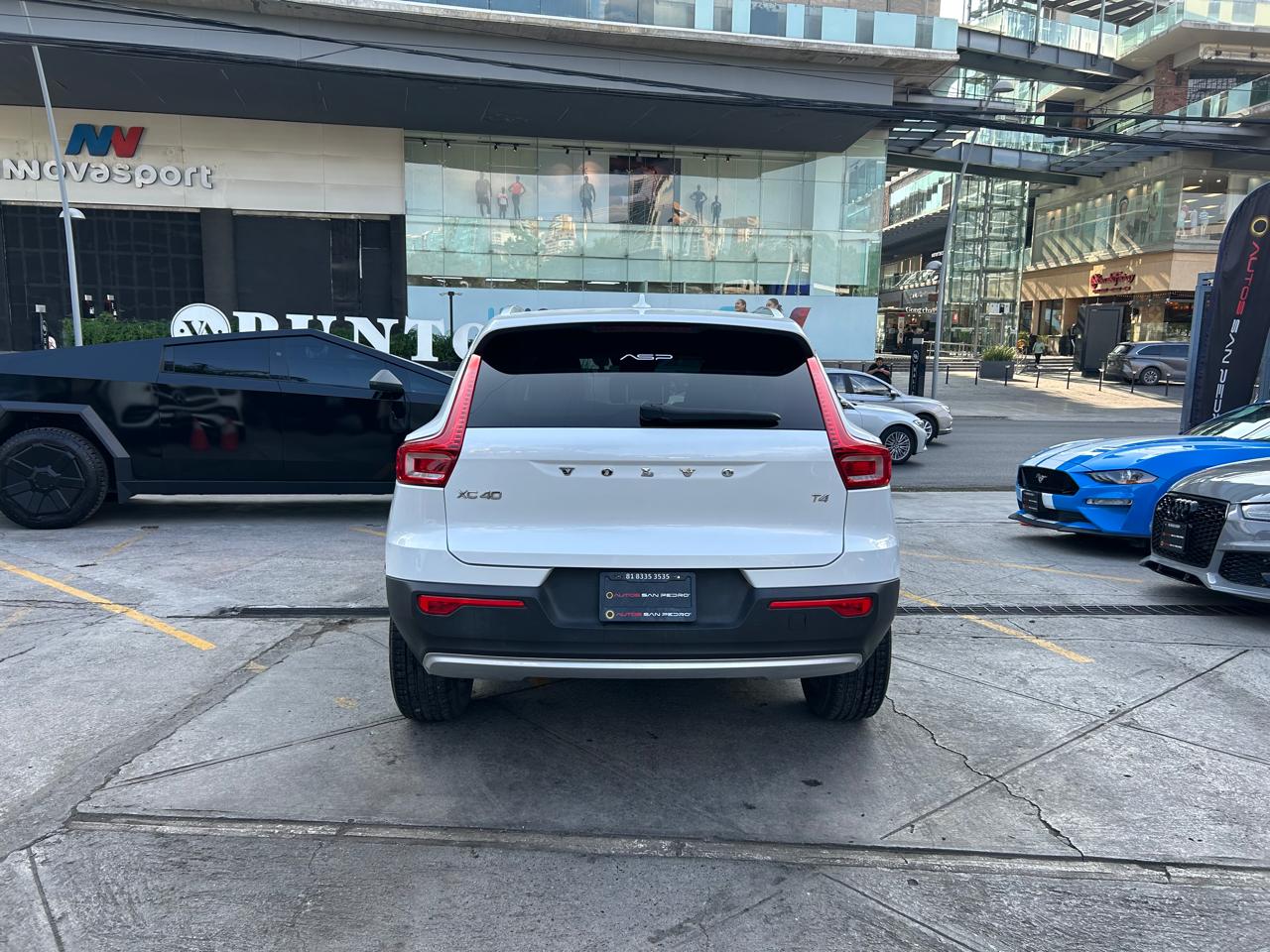 VOLVO XC40 MMENTUM T4