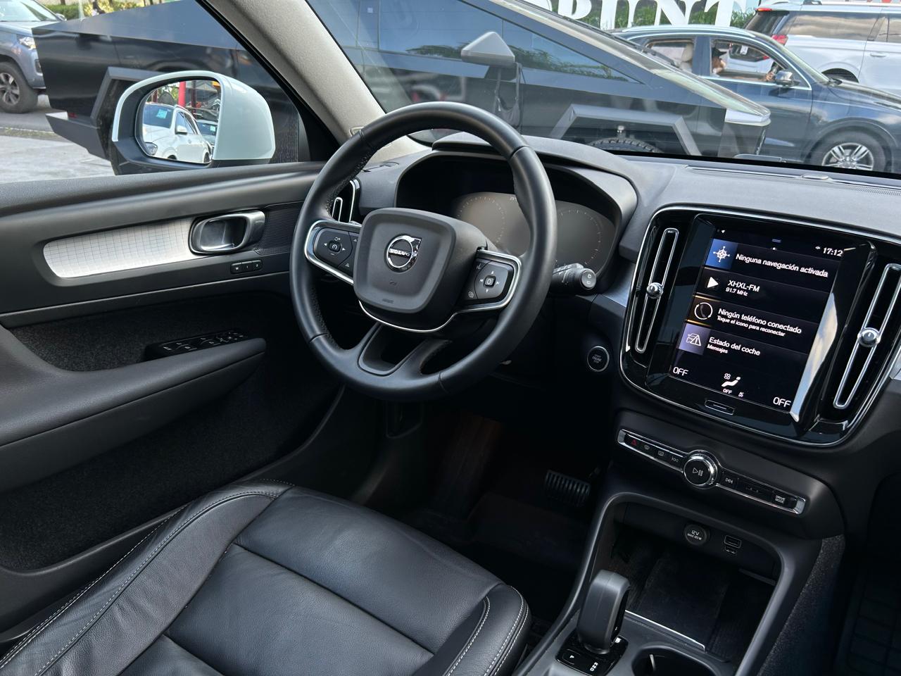 VOLVO XC40 MMENTUM T4