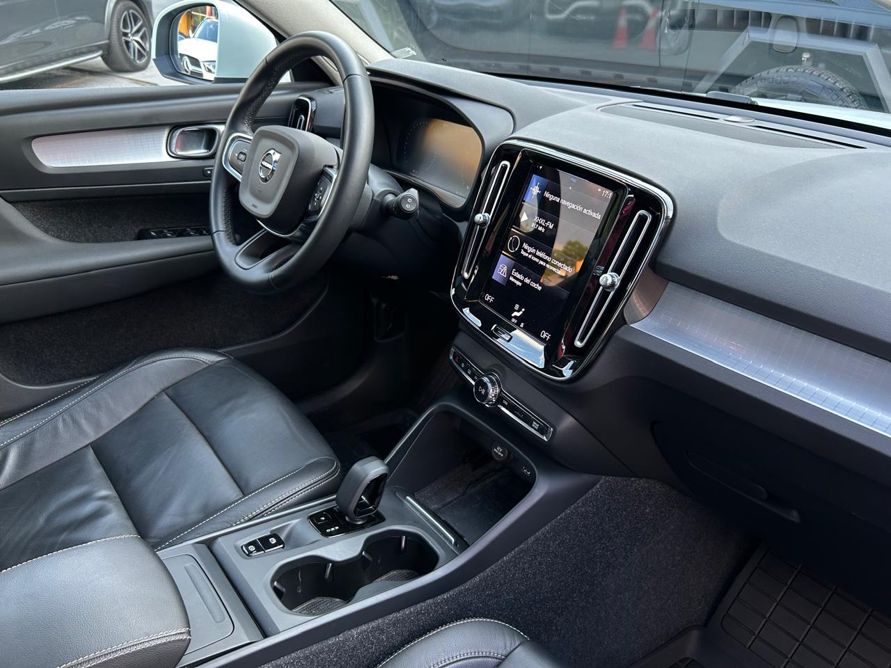 VOLVO XC40 MMENTUM T4