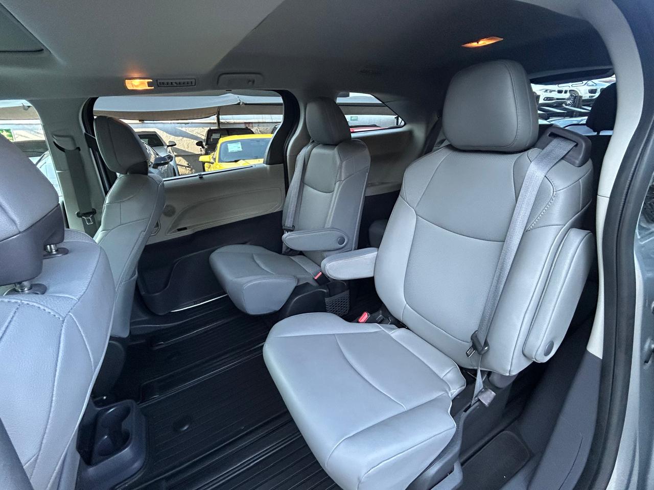 Toyota Sienna Híbrida  XLE Piel