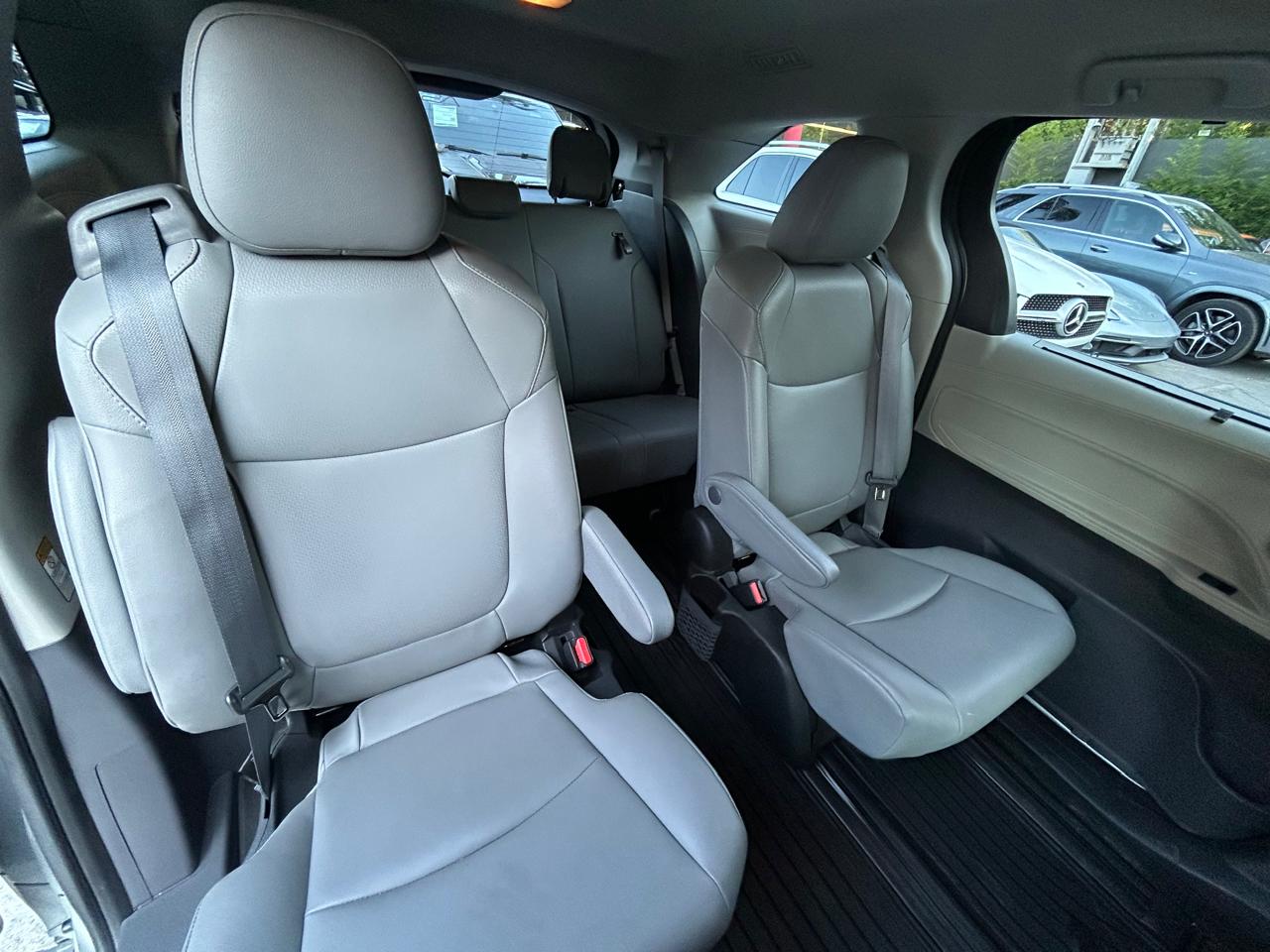 Toyota Sienna Híbrida  XLE Piel
