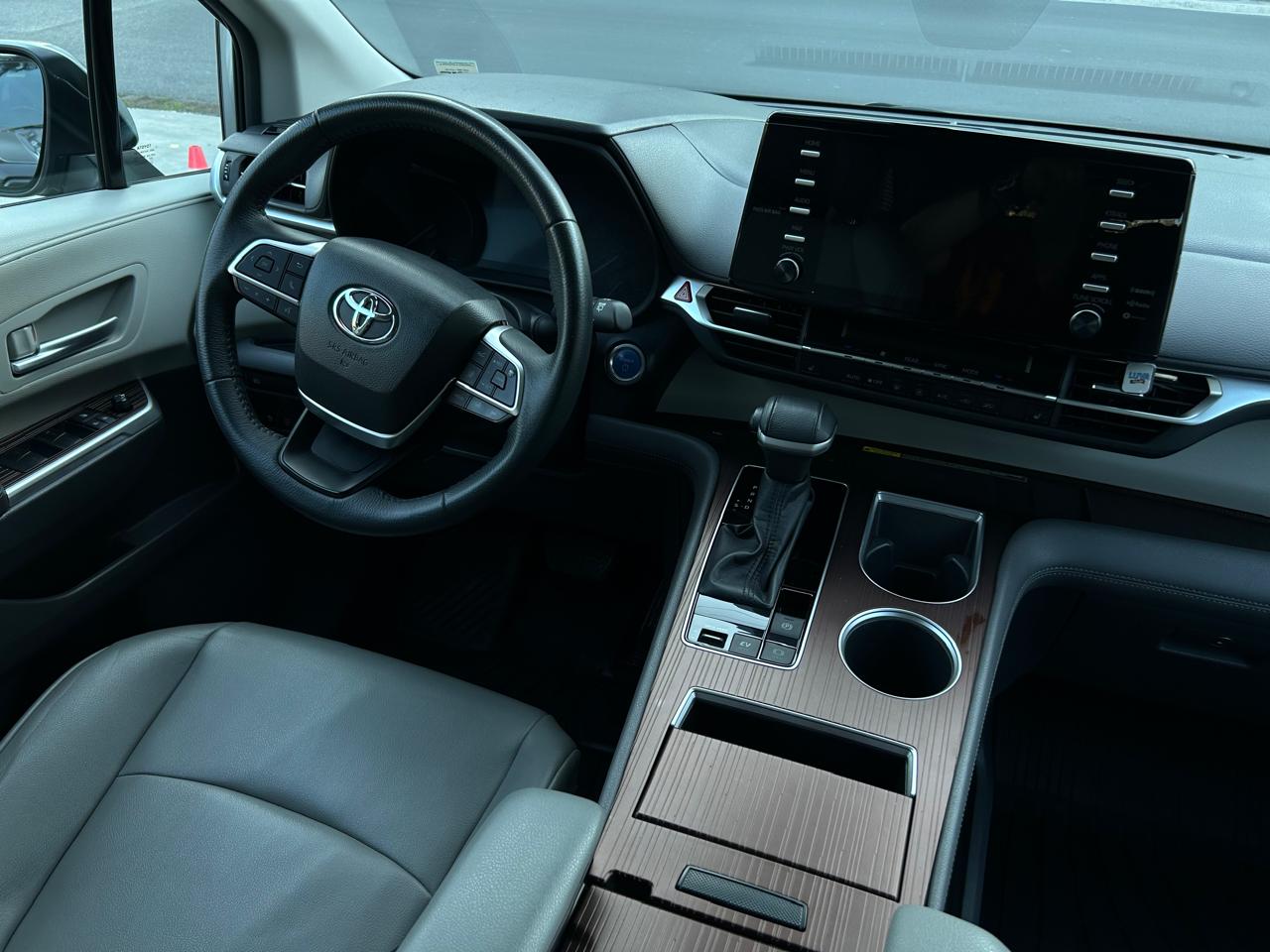 Toyota Sienna Híbrida  XLE Piel