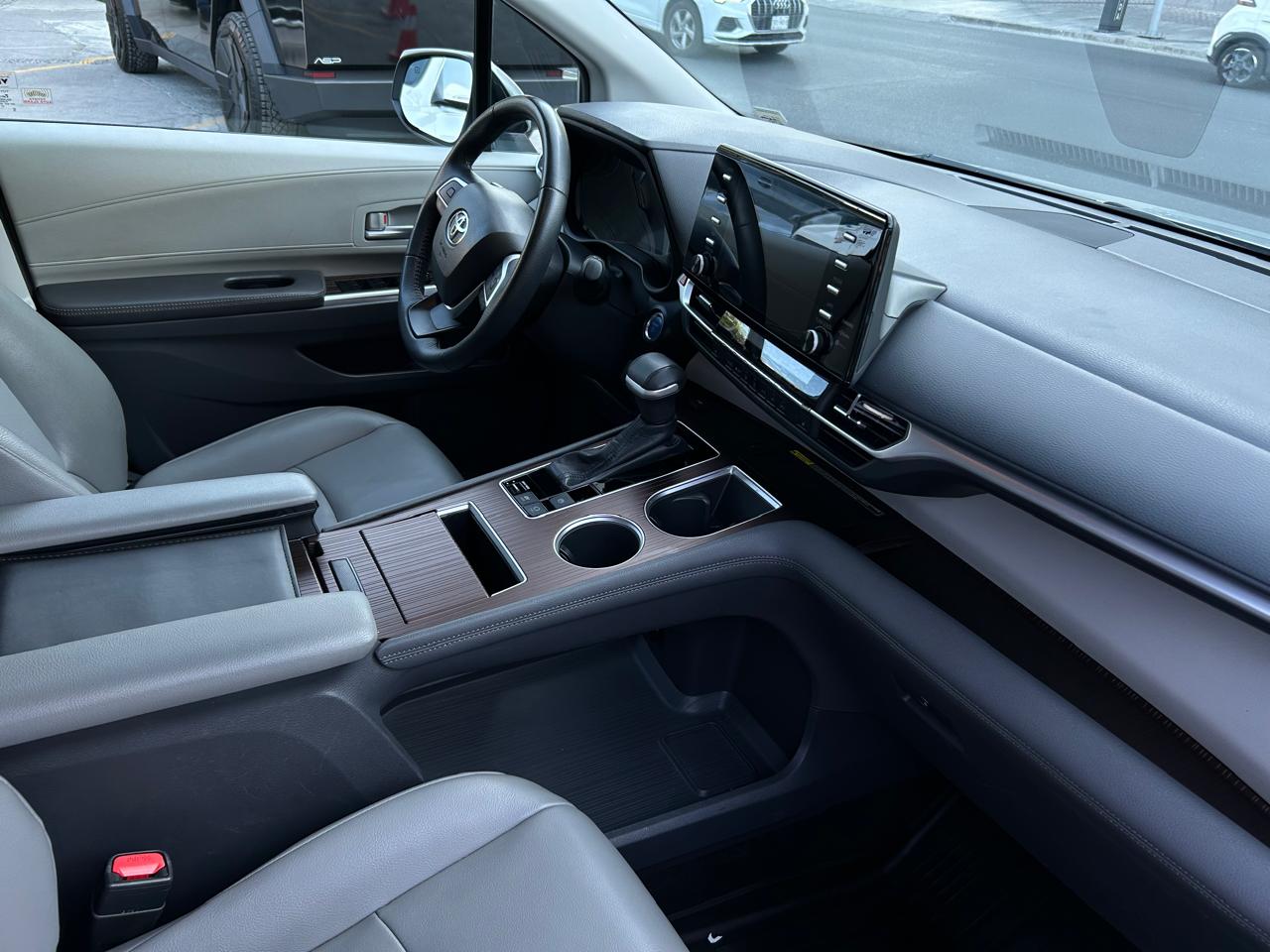Toyota Sienna Híbrida  XLE Piel
