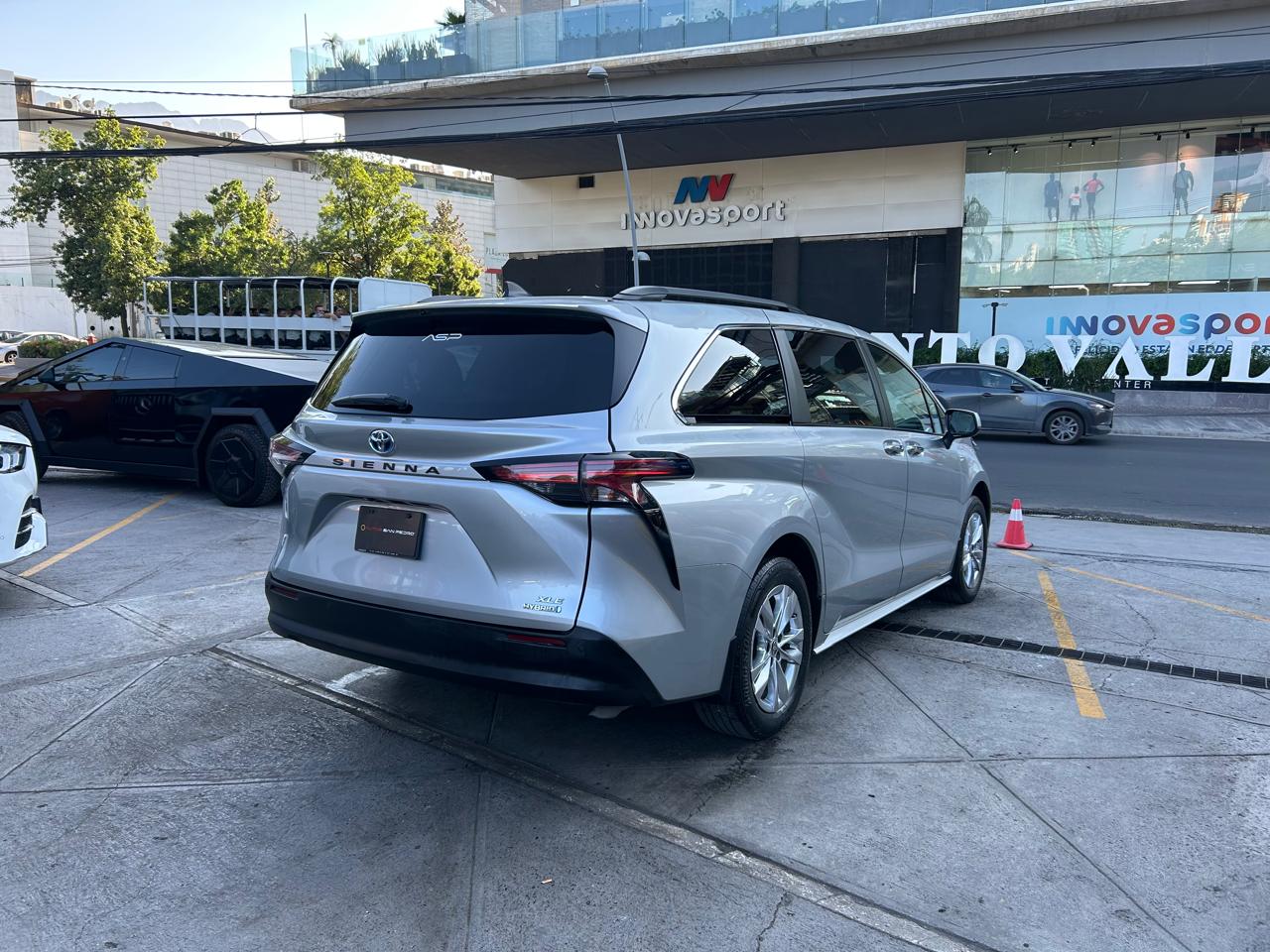 Toyota Sienna Híbrida  XLE Piel