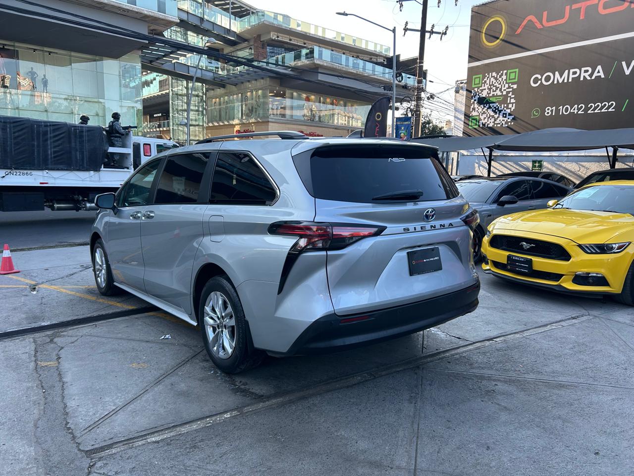 Toyota Sienna Híbrida  XLE Piel