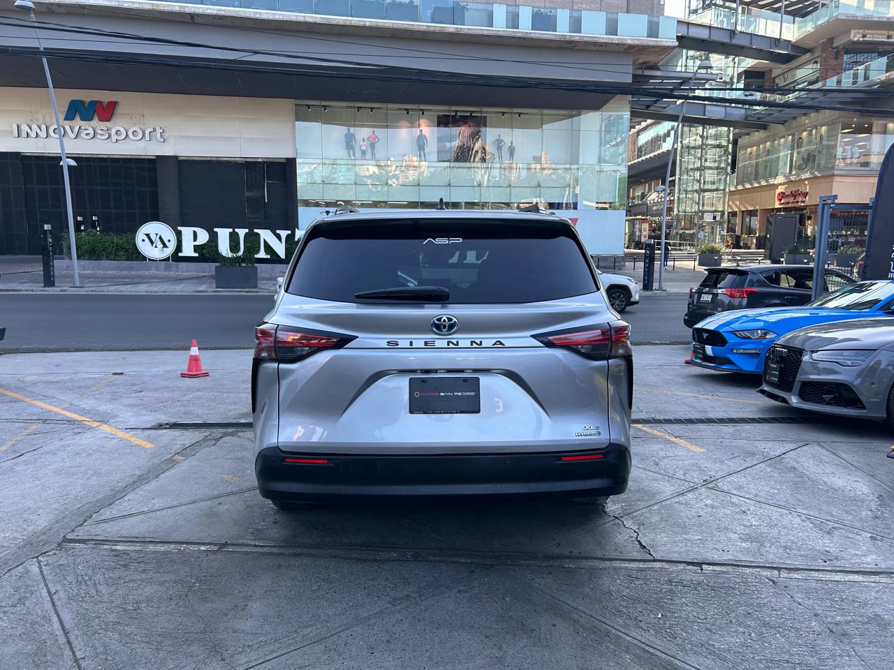 Toyota Sienna Híbrida  XLE Piel