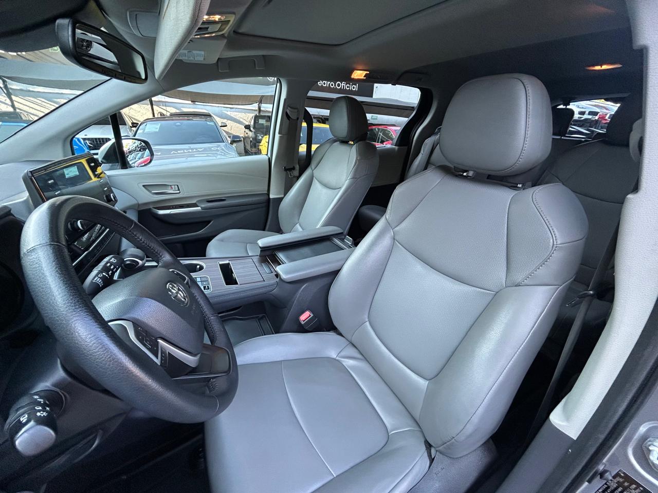 Toyota Sienna Híbrida  XLE Piel