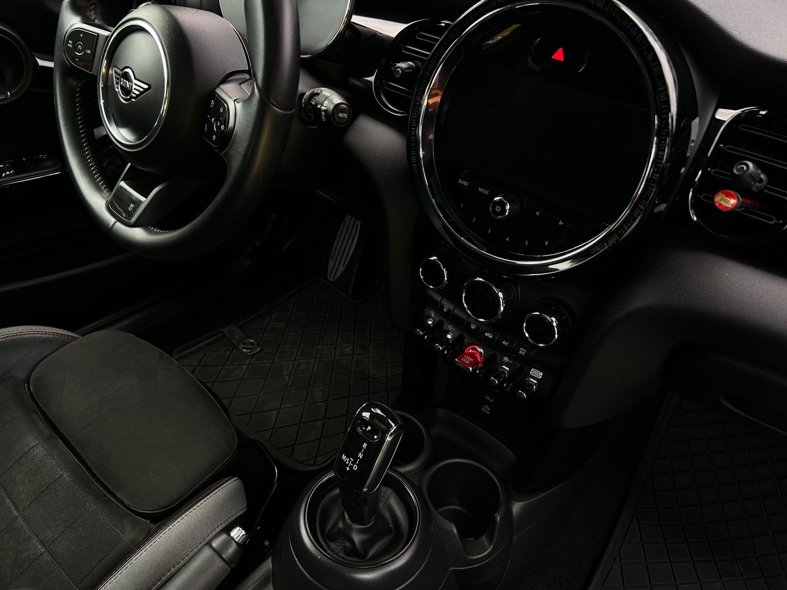 MINI Cooper John Cooper Works Pat Moss Edition