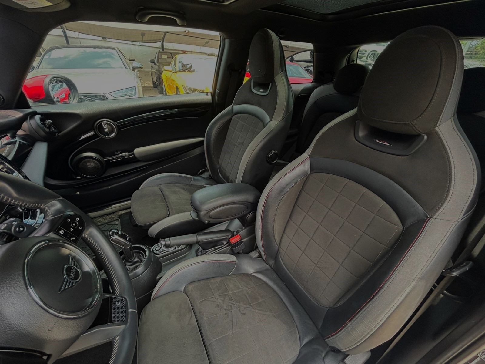 MINI Cooper John Cooper Works Pat Moss Edition
