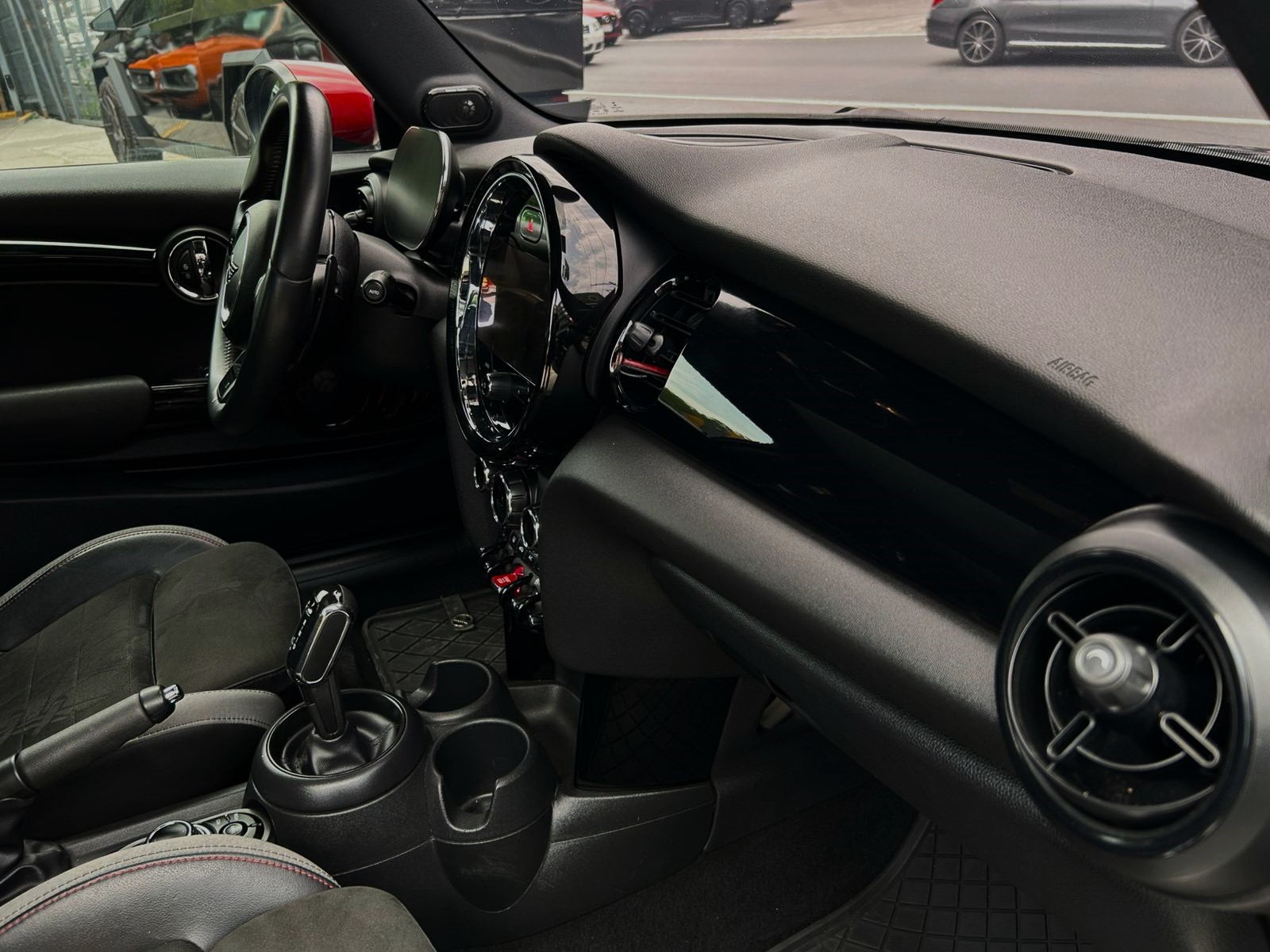 MINI Cooper John Cooper Works Pat Moss Edition