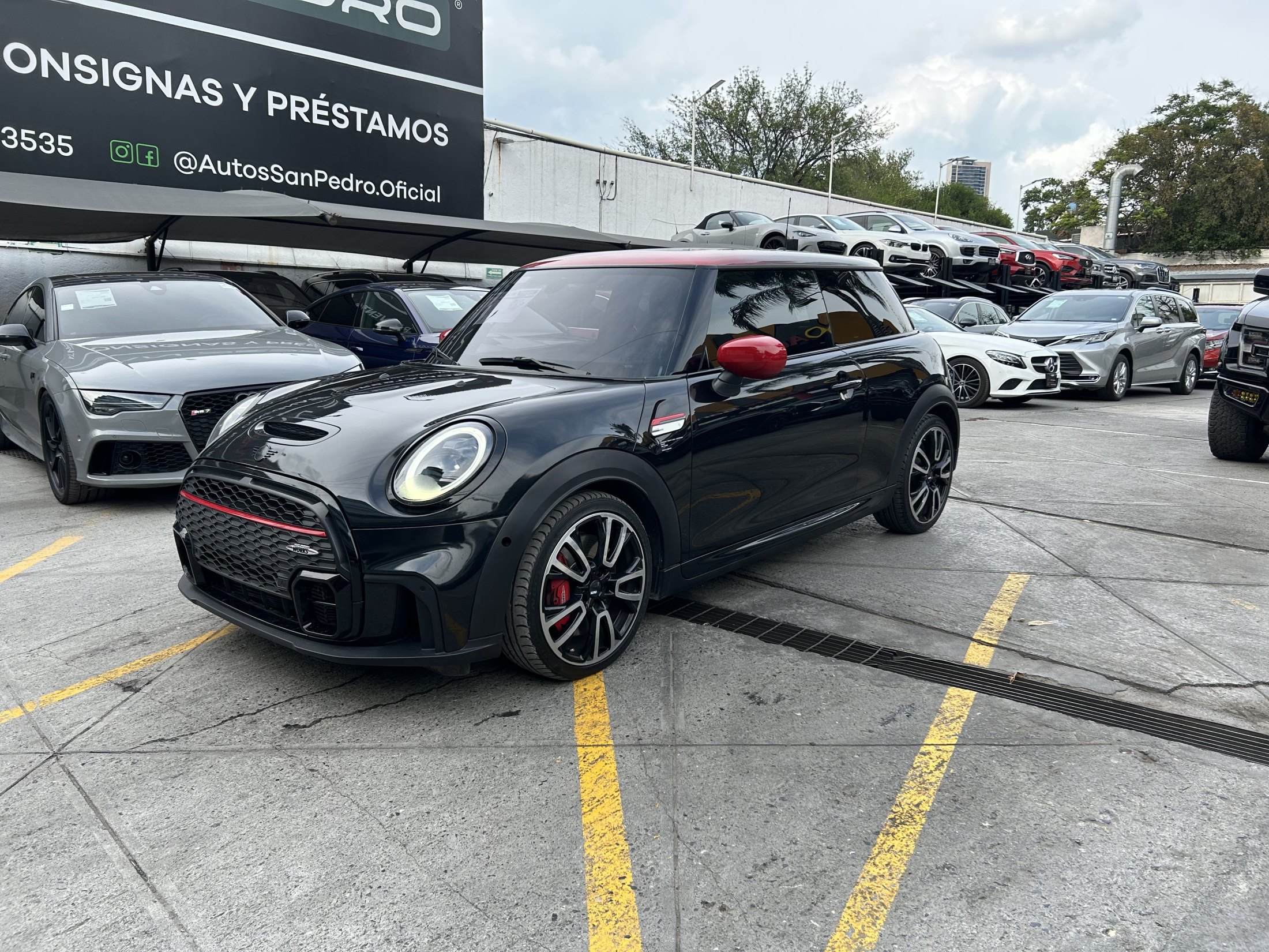 MINI Cooper John Cooper Works Pat Moss Edition