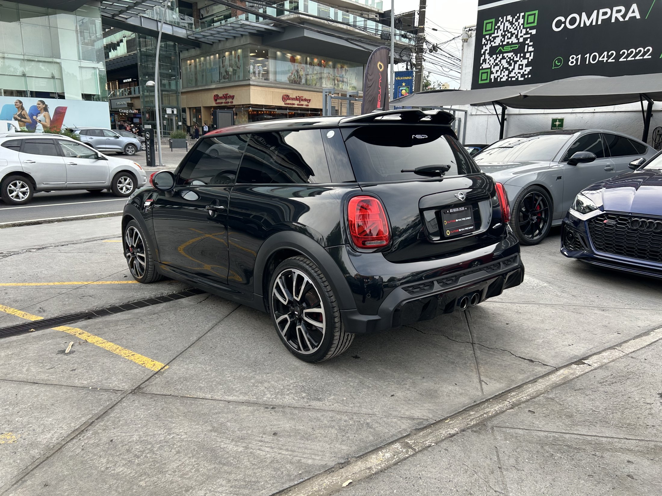 MINI Cooper John Cooper Works Pat Moss Edition